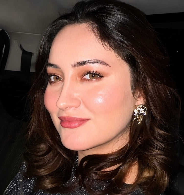 Alina Zainab review photo